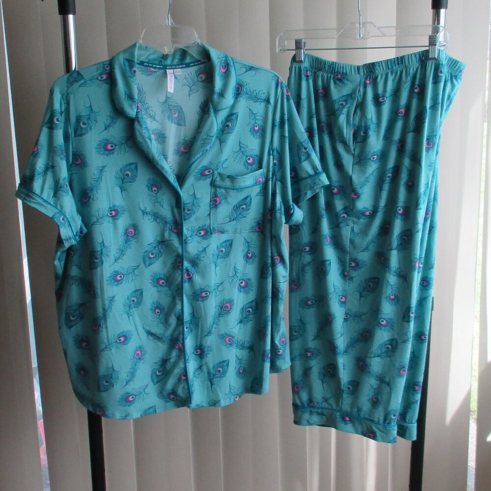 Joyspun Pajamas Capri Pant 3X plus - turquoise feather print